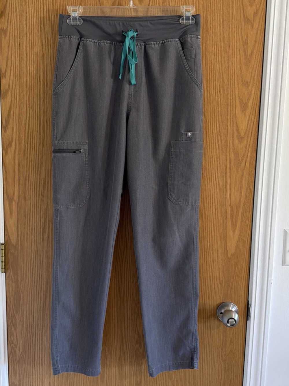FIGS Scrub Pants Women’s Medium Gray HW Yola Technical Cargo Pockets Nurse ER